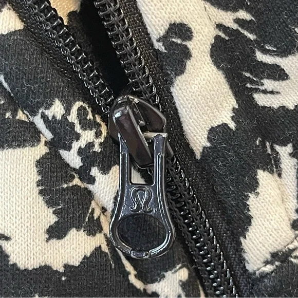 Lululemon Black & White Fleur Sombre Floral Cozy Cuddle Up Full Zip Jack… - Picture 11 of 12